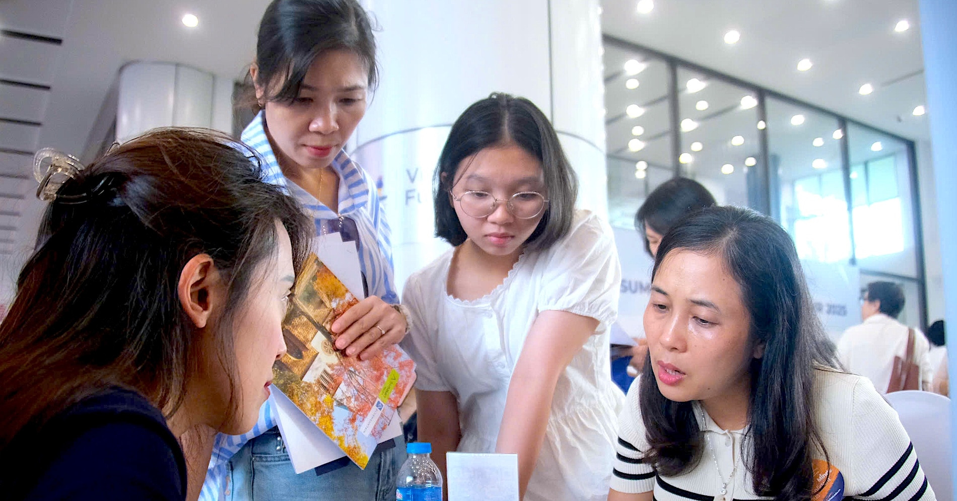 Phụ huynh cần ít nhất 1 tỷ đồng/năm mới có thể cho con đi du học