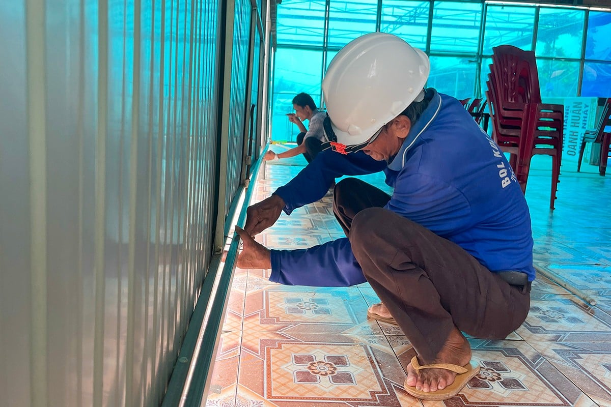 Thời điểm này, không chỉ ở Thiên Cầm, Thạch Hải mà tại các điểm, khu du lịch khác trên địa bàn tỉnh như Xuân Thành, Kỳ Ninh... người dân cũng đang rốt ráo phòng chống bão số 10 với tinh thần khẩn trương nhất.