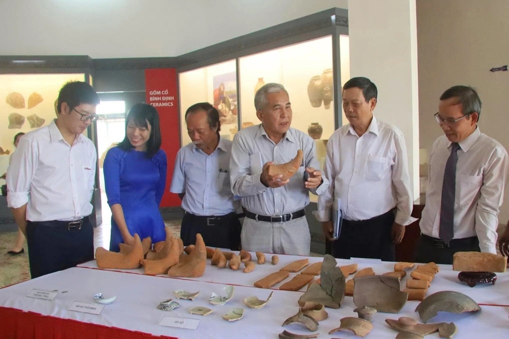 Phát hiện gạch hình mặt người trong lòng đất gần 1.000 năm - 3
