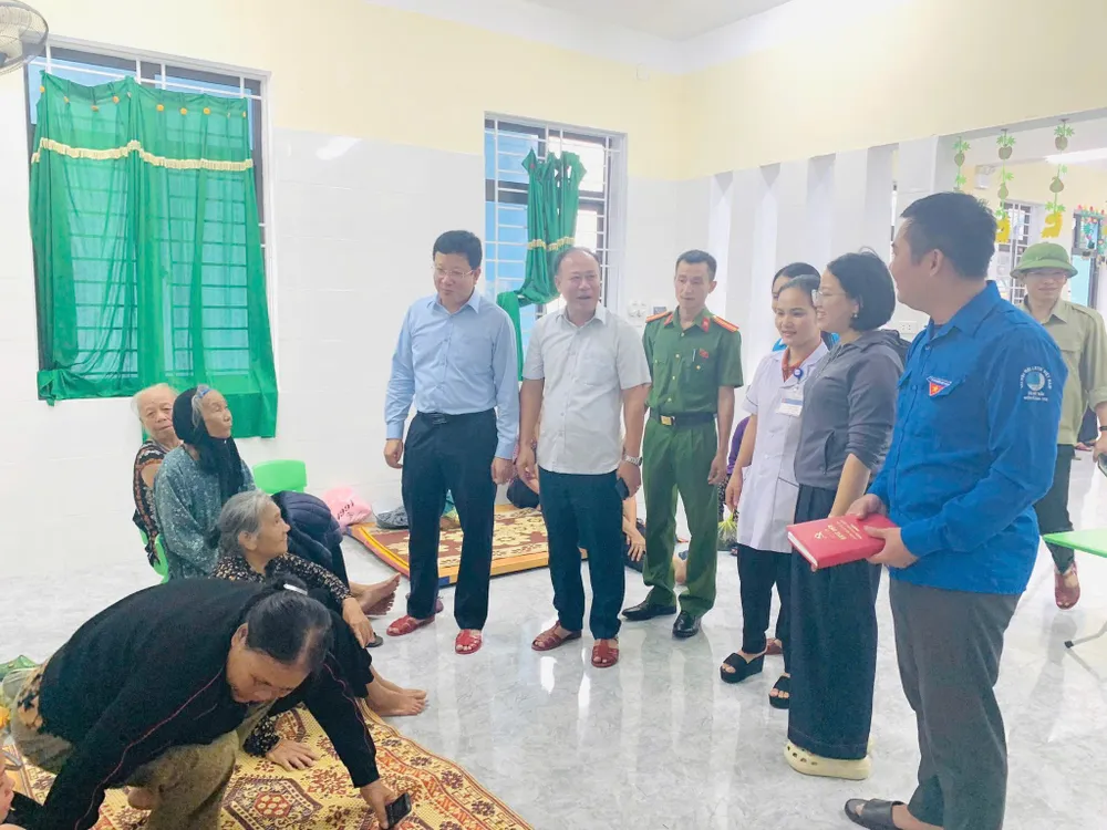 Sơ tán người dân đến nơi an toàn
