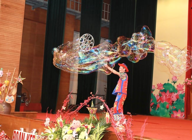 “Đêm hội trăng rằm” phường Hoàng Liệt: Mang Trung thu đến nhiều trẻ em hoàn cảnh khó khăn- Ảnh 5.