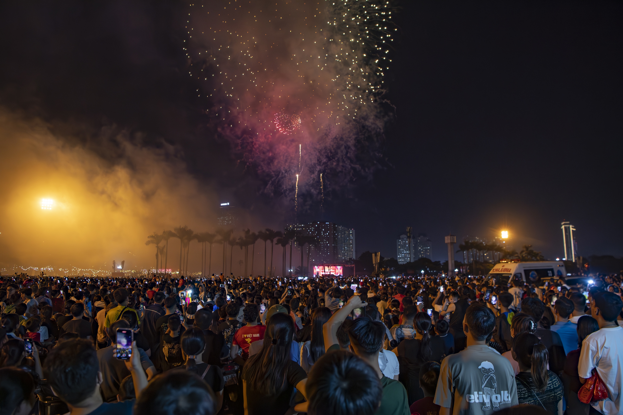 'Biển người' xem pháo hoa mừng 80 năm Quốc khánh 2.9- Ảnh 7.