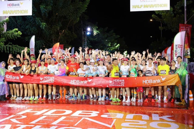 Sốc với kỷ lục mới được lập sâu tại giải quốc tế Green Marathon 2025- Ảnh 3.
