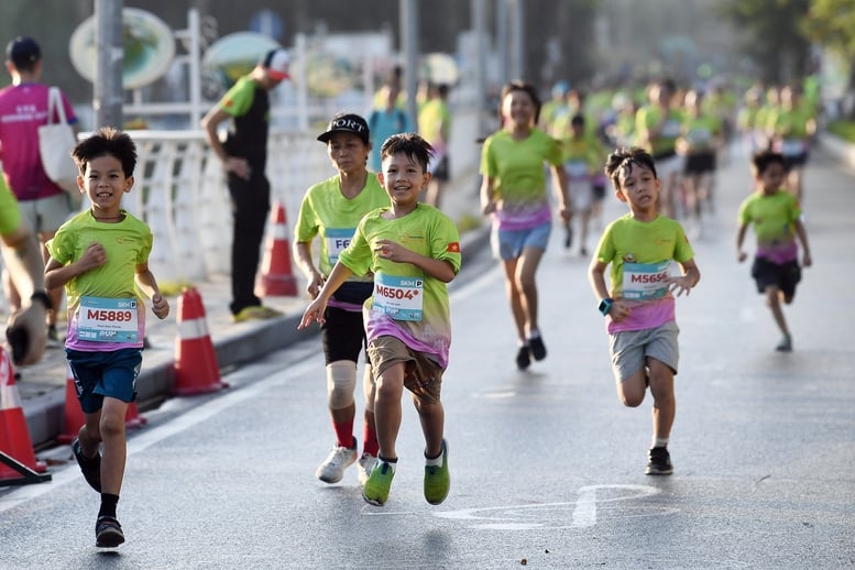 Gần 2.000 vận động viên tranh tài tại giải chạy “Run for Love” của Vietnam Airlines
- Ảnh 2.