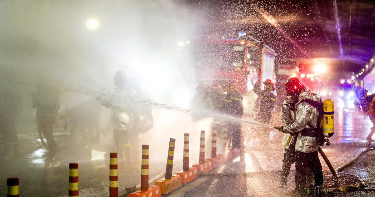 Gần 400 người diễn tập chữa cháy, cứu nạn cứu hộ tại đường hầm sông Sài Gòn