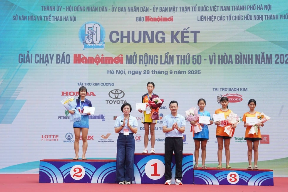 Chung kết giải chạy Báo Hà Nội mới 2025: Lan tỏa thông điệp vì hòa bình- Ảnh 3.