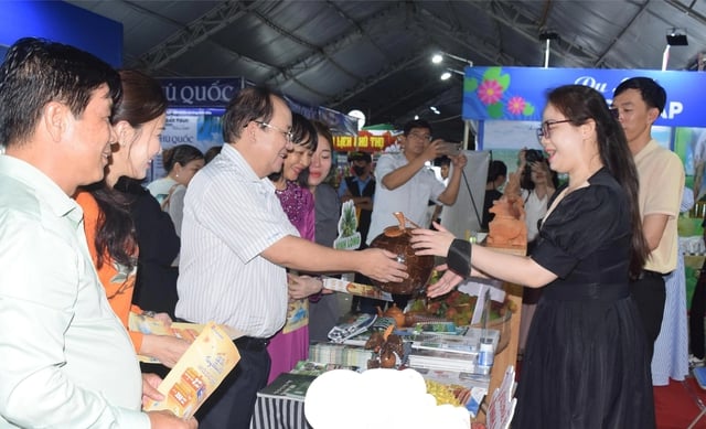 មហោស្រពទេសចរណ៍ និងពាណិជ្ជកម្មខេត្តអានយ៉ាង៖ ផ្សព្វផ្សាយម្ហូបក្នុងស្រុក - រូបថត ១.