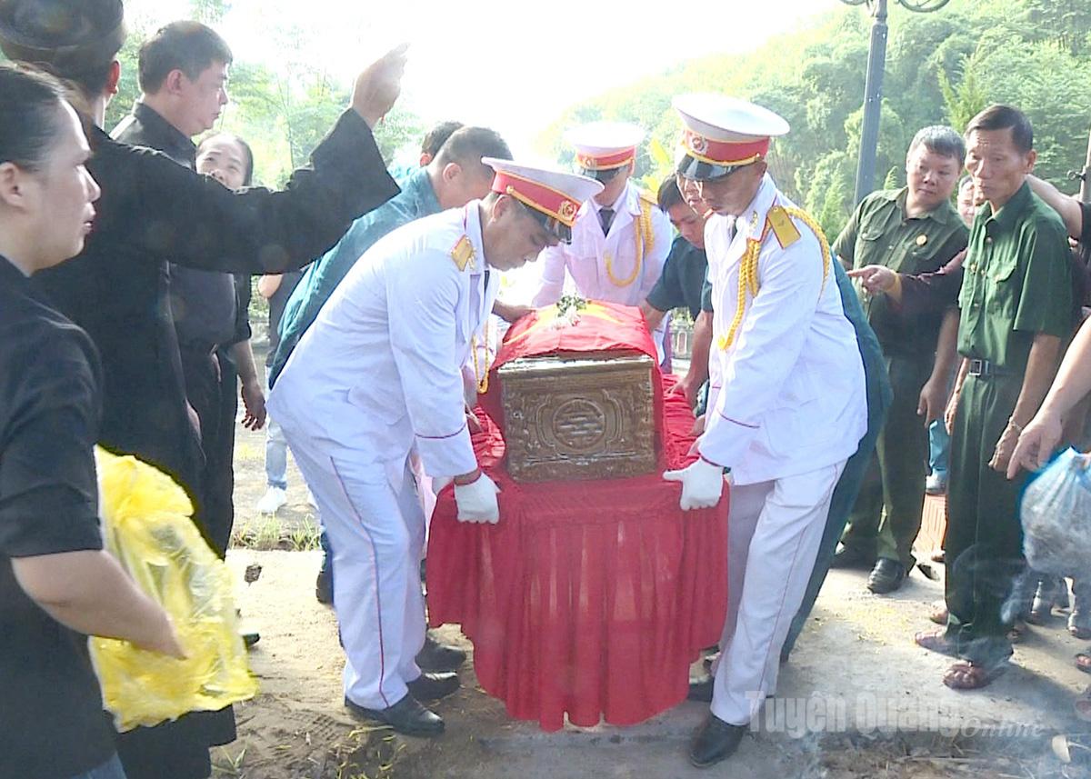 Lễ truy điệu và an táng hài cốt liệt sỹ Tăng Chí Hưng.
