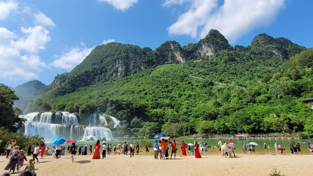 Khu du lịch thác Bản Giốc, xã Đàm Thủy là điểm đến thu hút đông đảo du khách.