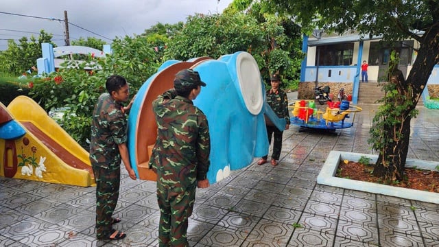Tỉnh Quảng Trị thông báo khẩn cho học sinh nghỉ học tránh bão số 10- Ảnh 1.