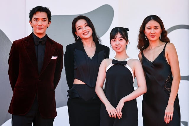 Thư Kỳ gây chú ý ở Venice - Ảnh 1.