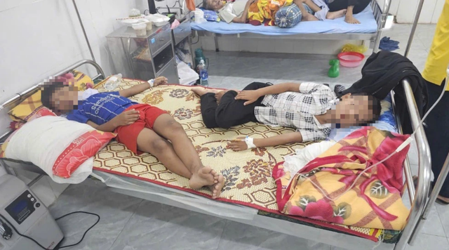 Xác minh việc phó hiệu trưởng ngăn đưa học sinh bị ngộ độc đi bệnh viện- Ảnh 1.