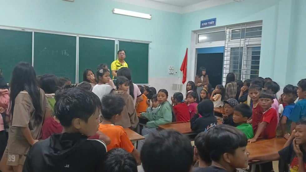 Trường miền núi Đà Nẵng ứng phó bão số 10: Giữ an toàn tuyệt đối cho học trò- Ảnh 1.