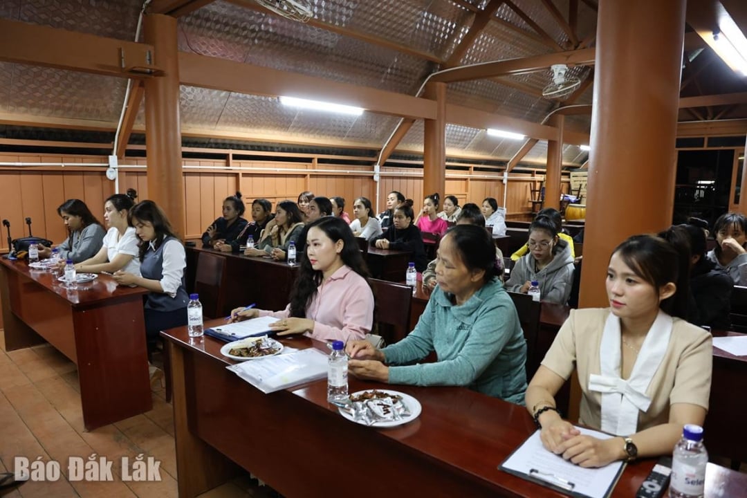 Delegates and students attended the opening ceremony of the elementary cosmetic makeup class.