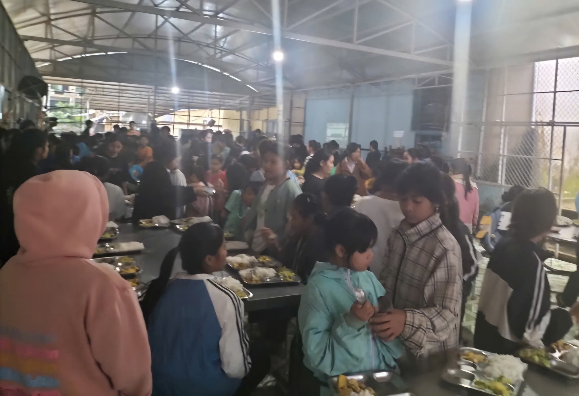 Trường miền núi Đà Nẵng ứng phó bão số 10: Giữ an toàn tuyệt đối cho học trò- Ảnh 2.