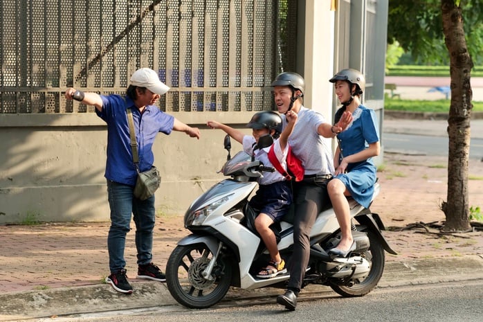 Đạo diễn Nguyễn Minh Cao ra mắt ấn tượng với kênh "Sống để yêu thương"- Ảnh 2.
