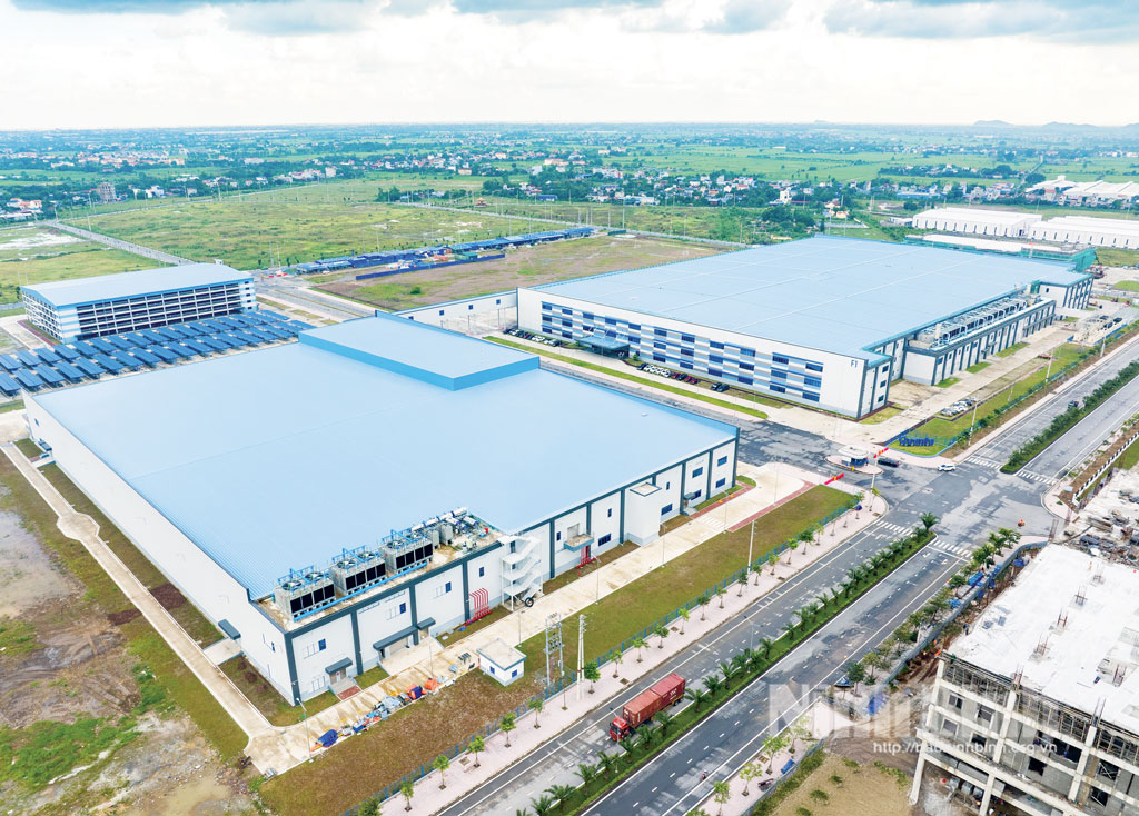 QMH Computer Co., Ltd. ជាកម្មសិទ្ធិរបស់ក្រុមហ៊ុន Quanta Computer Inc. Group, (My Thuan Industrial Park)។