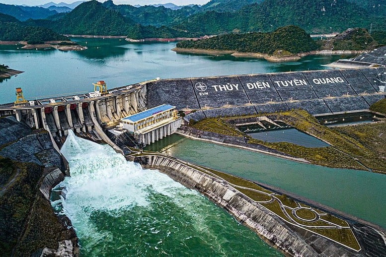 Thủy điện Tuyên Quang và Hòa Bình mở cửa xả đáy- Ảnh 1.