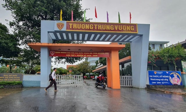 Trưởng tổ chức dạy lúc cả tỉnh nghỉ tránh bão, đã… cho học sinh nghỉ học - Ảnh 1.
