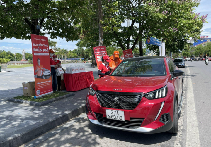 ePass đã triển khai hơn 1.400 điểm hỗ trợ trực tiếp trên toàn quốc, người dùng chỉ cần ghé qua vài phút là hoàn tất chuyển đổi tài khoản giao thông.