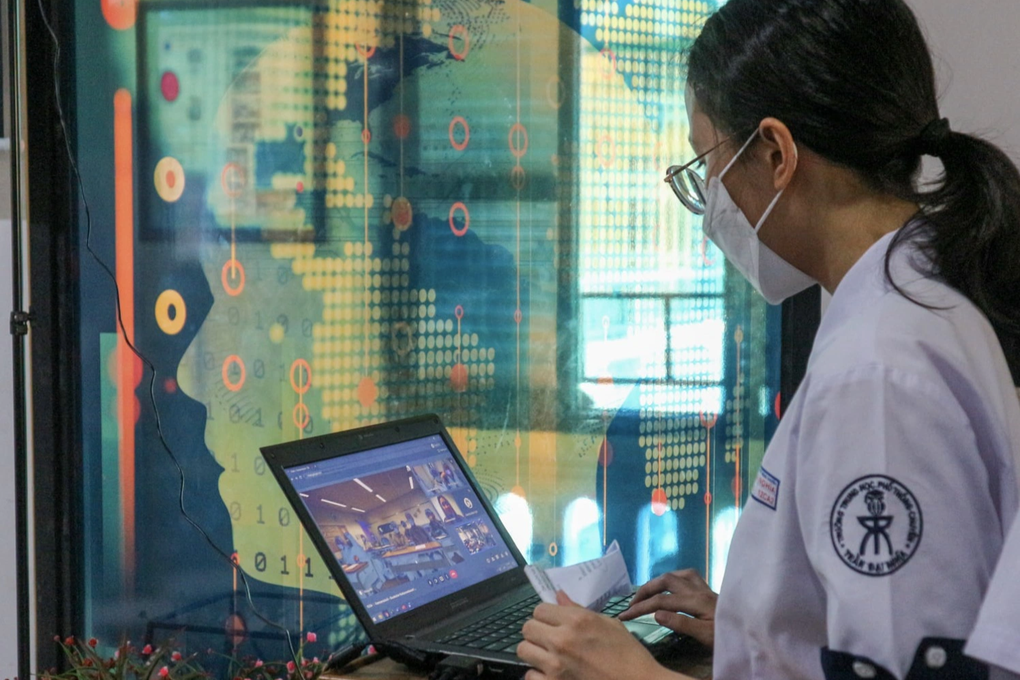 Các trường sẵn sàng học trực tuyến, tạm hoãn lịch dạy khi mưa bão  - 1