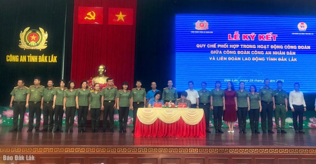The People's Public Security Trade Union and the Provincial Labor Federation signed a coordination charter.