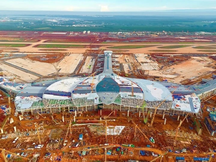 Long Thanh Airport is focusing on construction to complete phase 1 and put it into operation at the end of 2025. (Photo: ACV).
