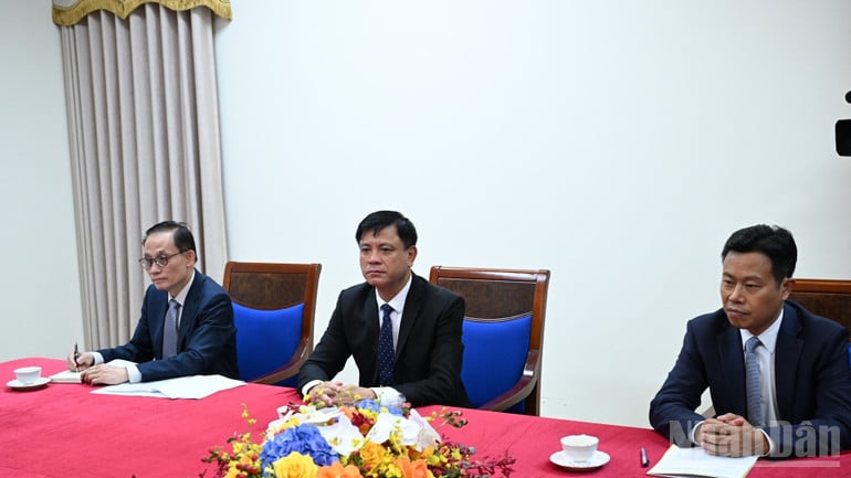 ndo_br_a3-5355-7338.jpg