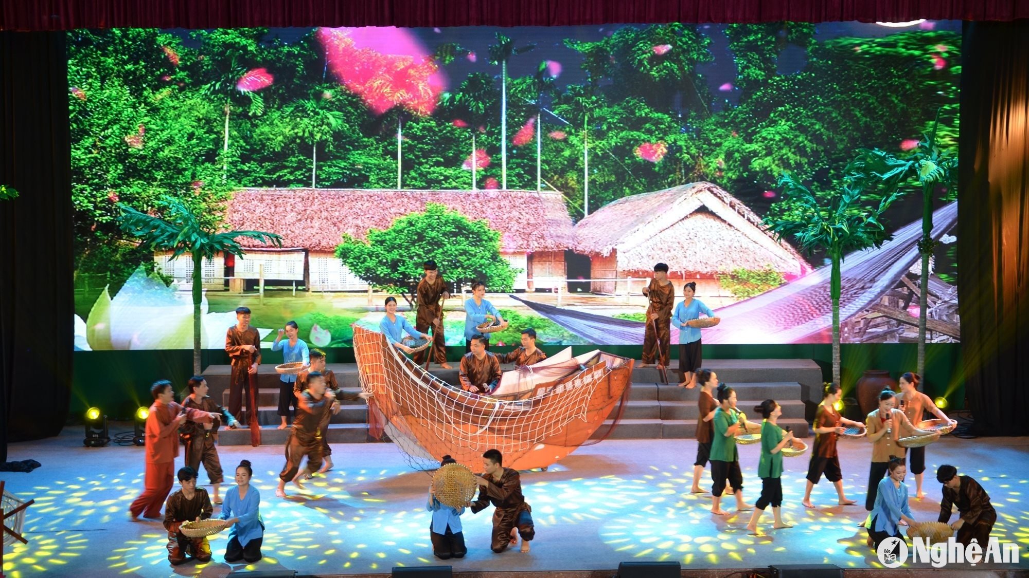 bna_a-show-at-the-2023-national-music-festival-anh-minh-quan-1--8bd25ddec387fc2edad5bb4589276fbb.jpg
