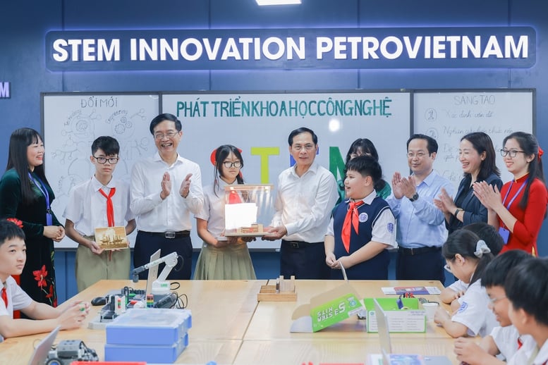 Hà Nội có thêm 2 trường THCS được trang bị phòng học STEM- Ảnh 4.