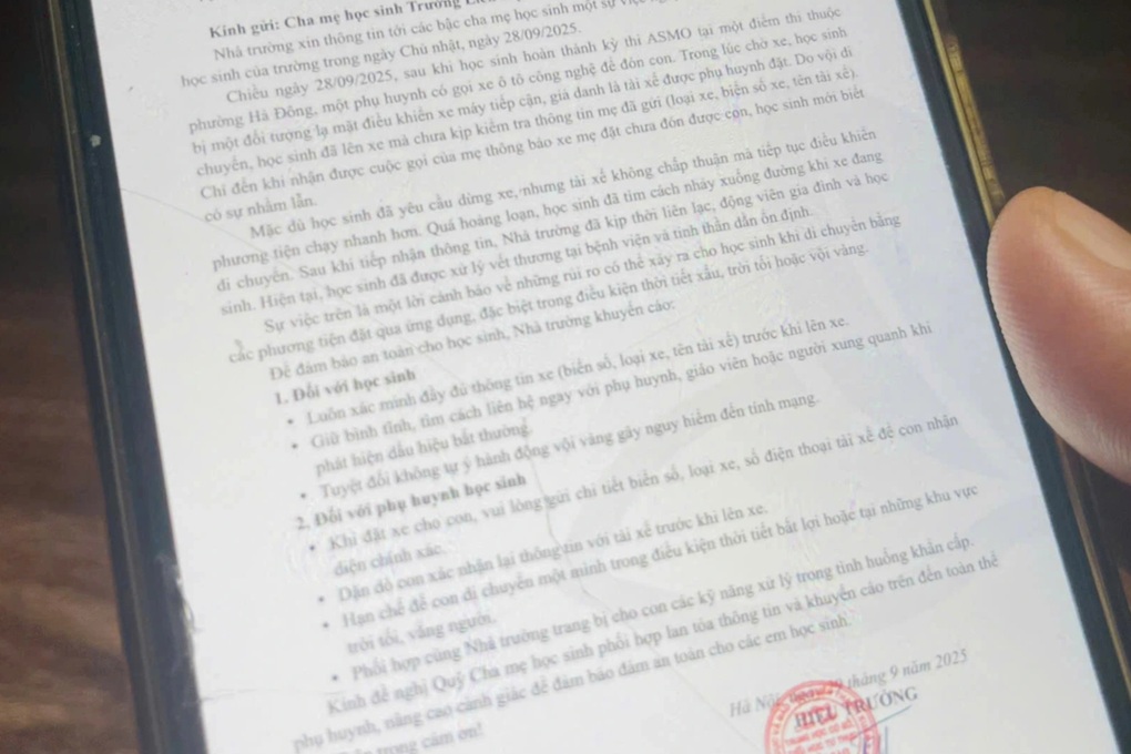 Hà Nội: Nghi bị bắt cóc, học sinh nhảy khỏi xe ôm công nghệ - 1