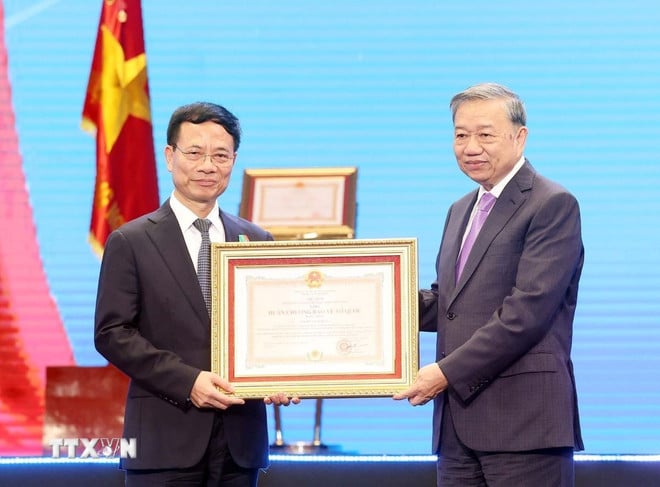 ttxvn-tong-bi-thu-du-le-ky-niem-80-nam-nganh-buu-chinh-va-vien-thong-2909-2.jpg