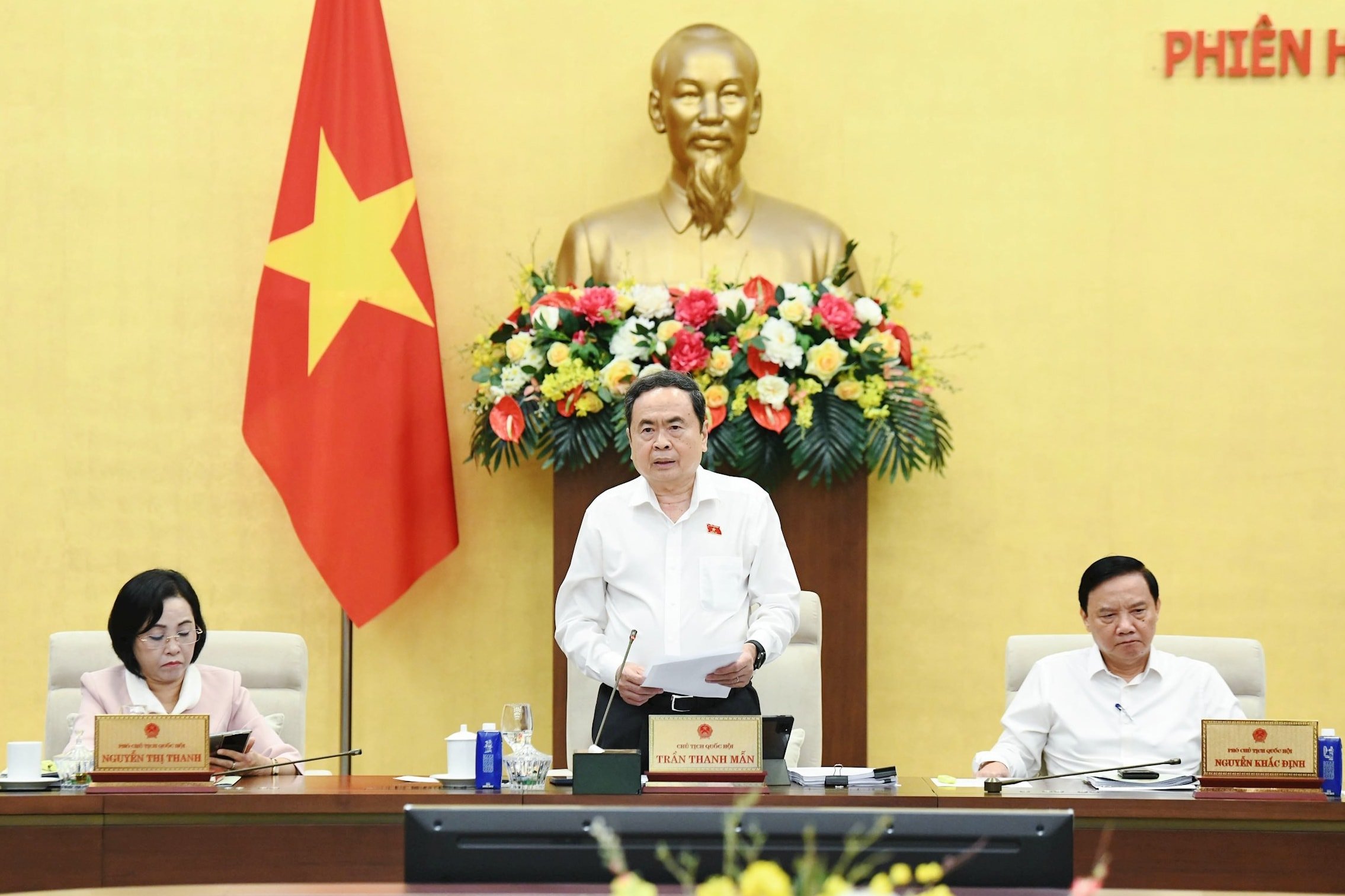 ប្រធានរដ្ឋសភាវៀតណាម លោក Tran Thanh Man បានដឹកនាំកិច្ចប្រជុំ។ រូបថត៖ ឡាំ ហៀង
