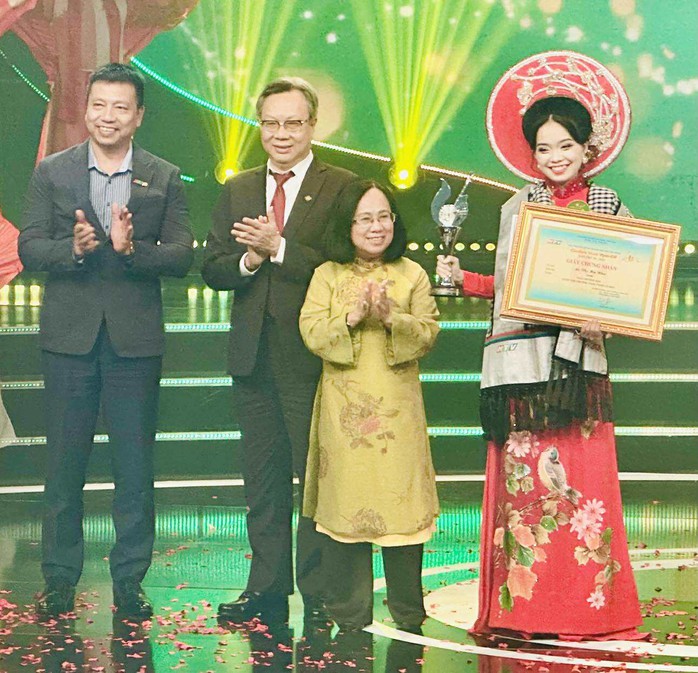 Đặng Thị Thùy Dương đoạt giải 