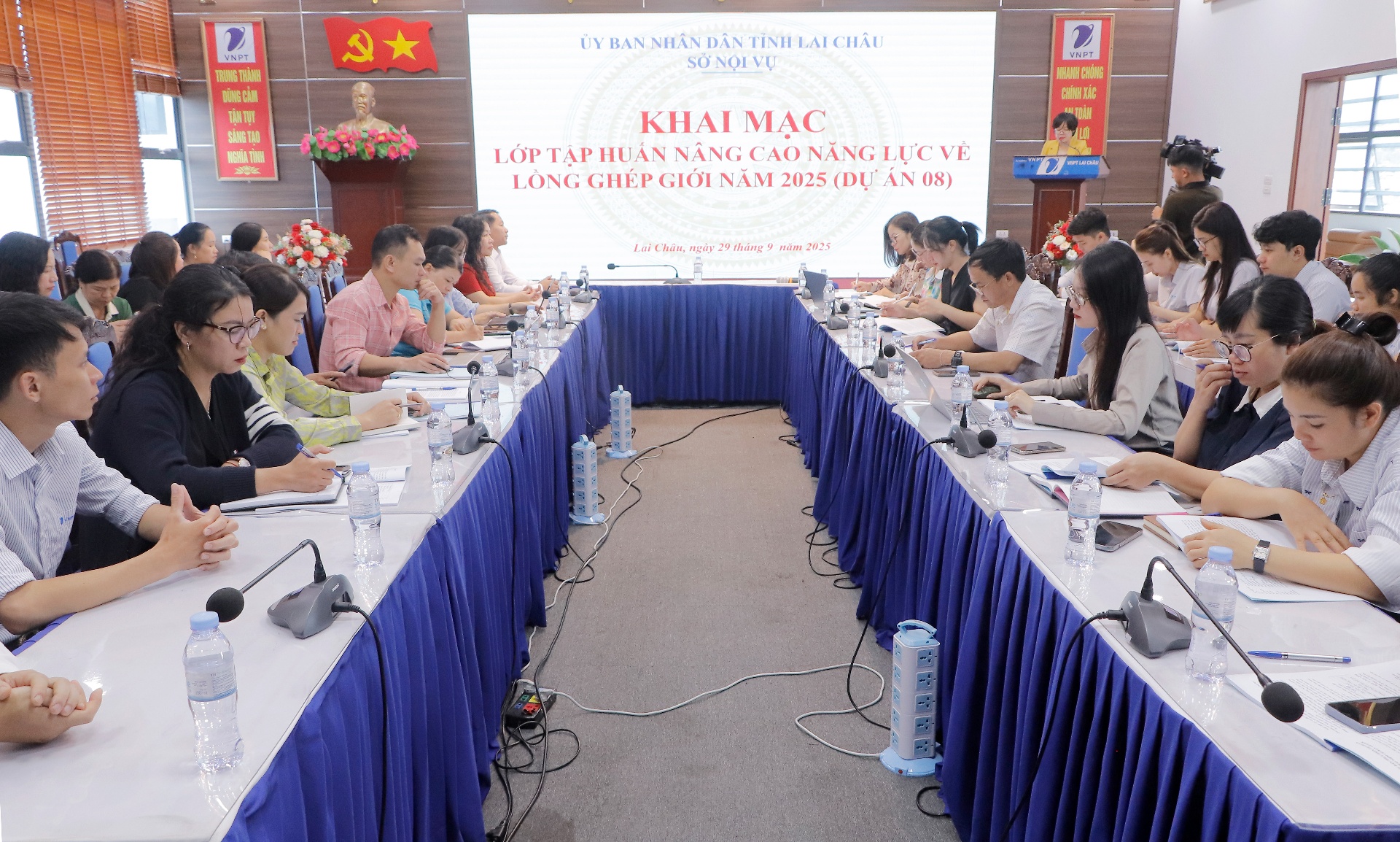 Quang cảnh khai mạc lớp tập huấn.
