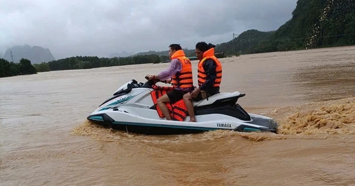 Thanh Hóa cứu hộ thành công 13 người bị nước lũ cô lập