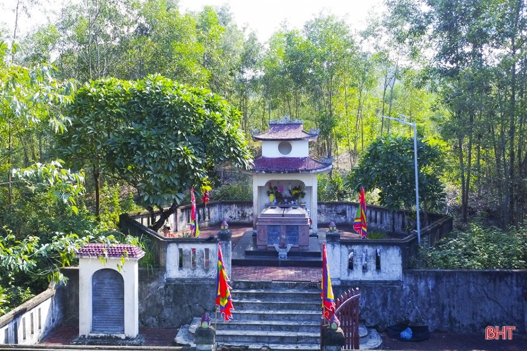 ផ្នូររបស់អ្នកនិពន្ធ Nguyen Thiep ។ រូបថត៖ កាសែត Ha Tinh