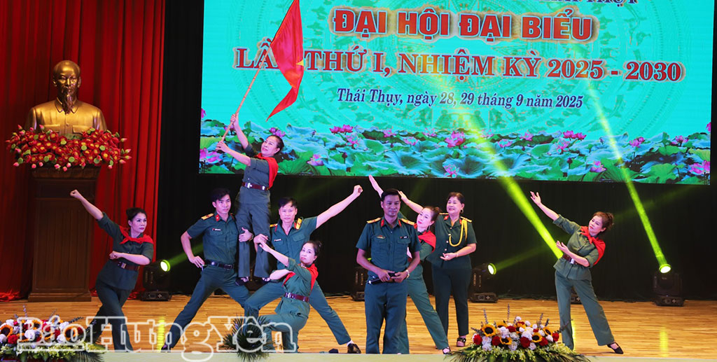 Tiết mục văn nghệ chào mừng Đại hội.