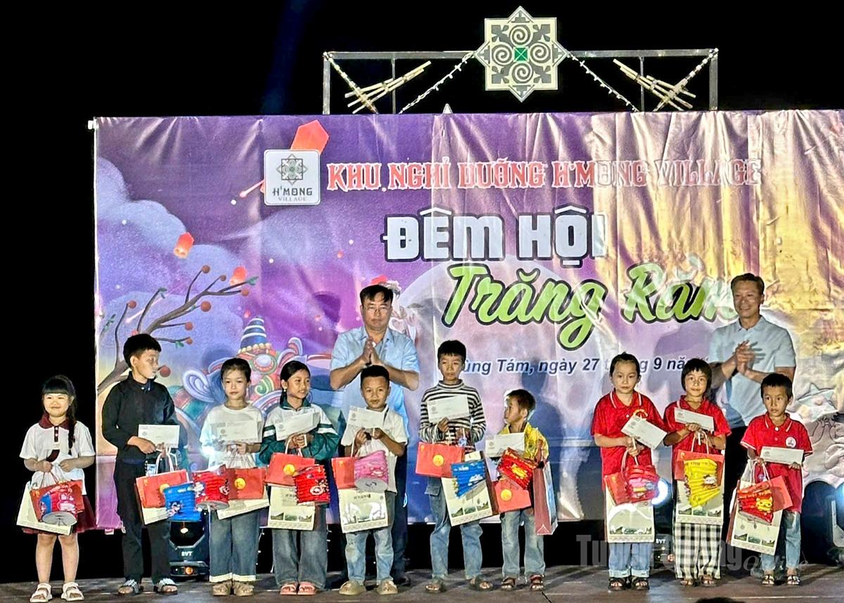 H'mong Village Resort ផ្តល់អំណោយដល់សិស្សានុសិស្សក្នុងគ្រាលំបាក។