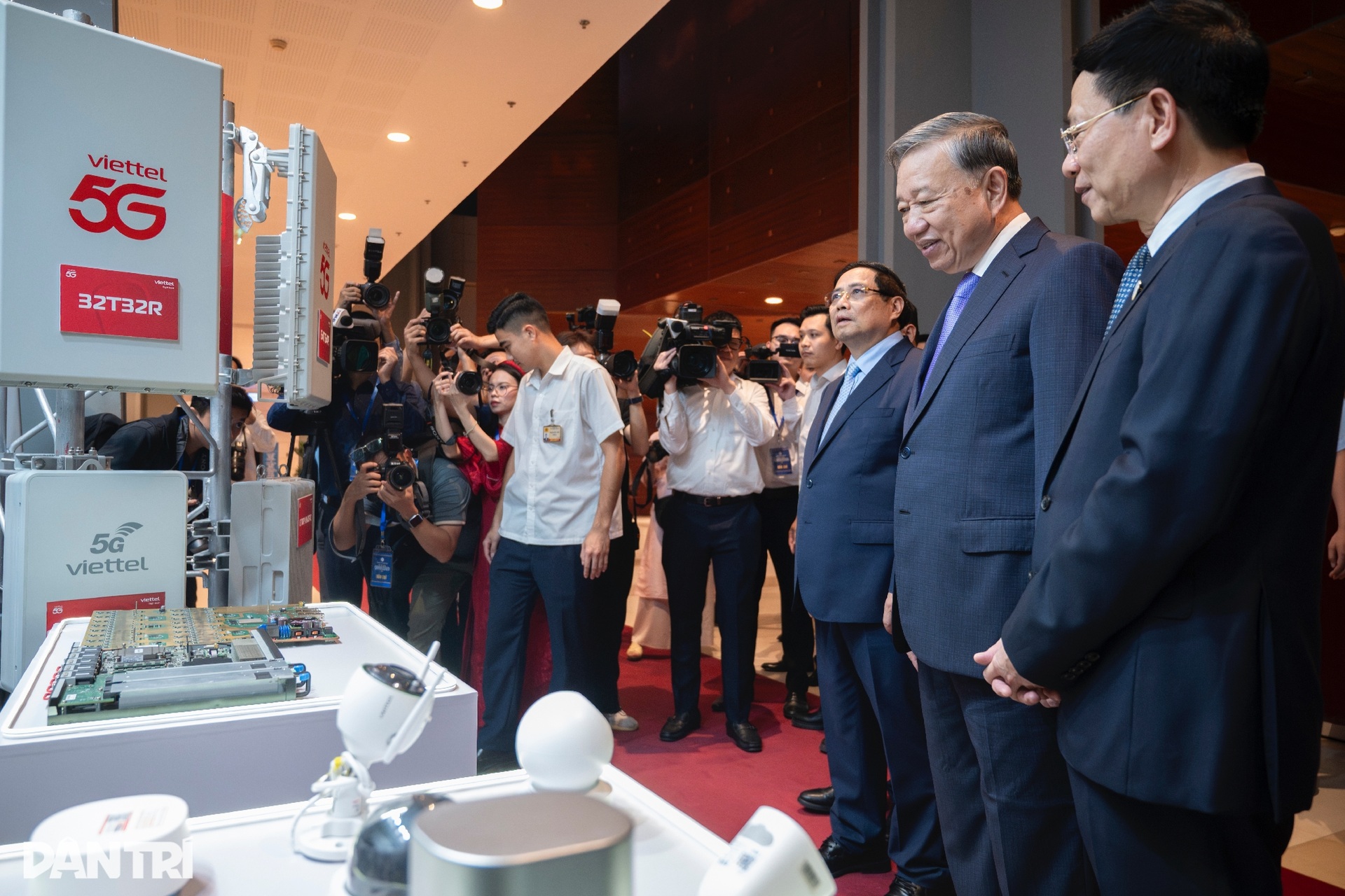 Tổng Bí thư Tô Lâm trải nghiệm robot thông minh - 9