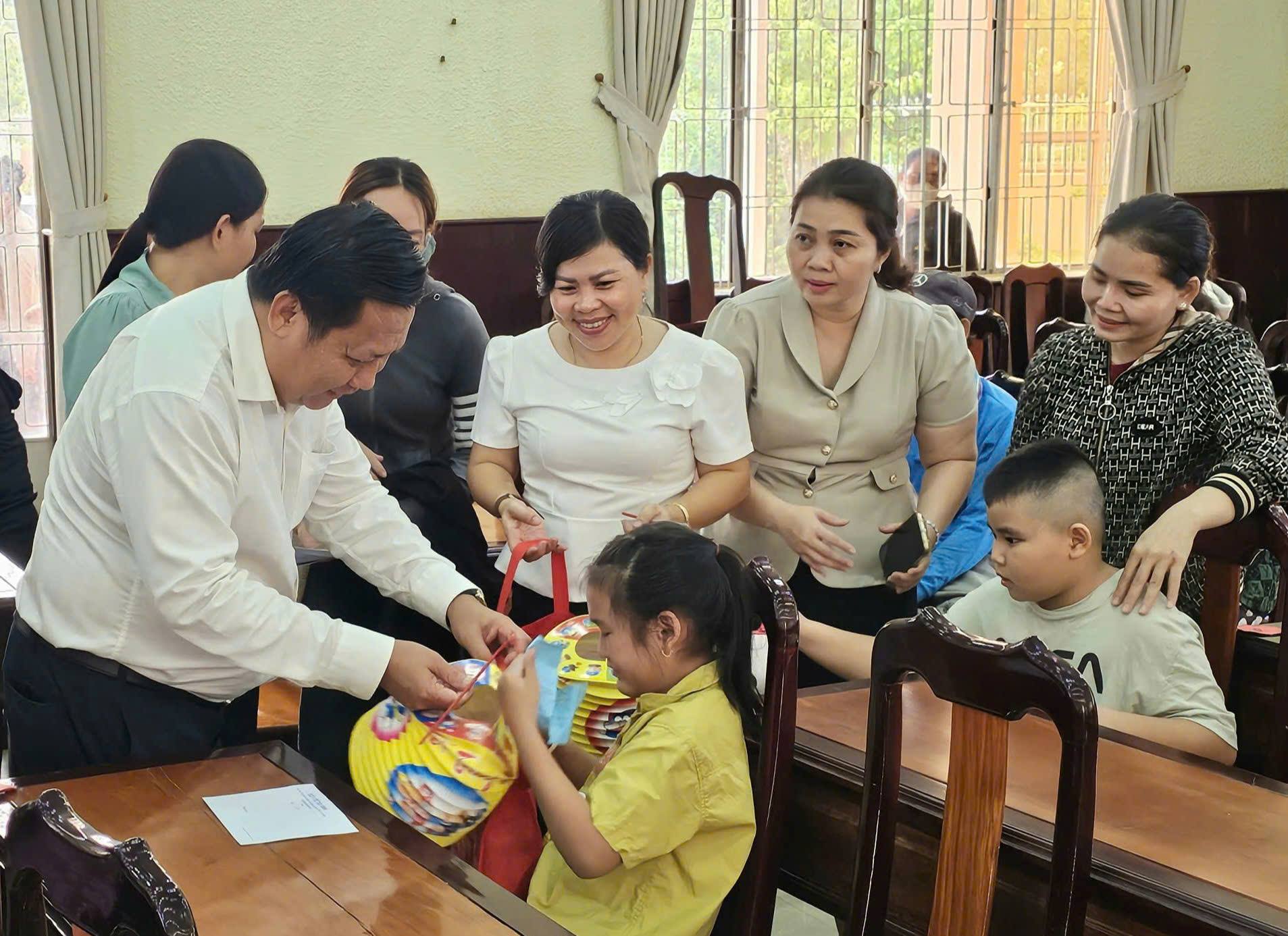 អង់គ្លេស៖ ព័ត៌មាន