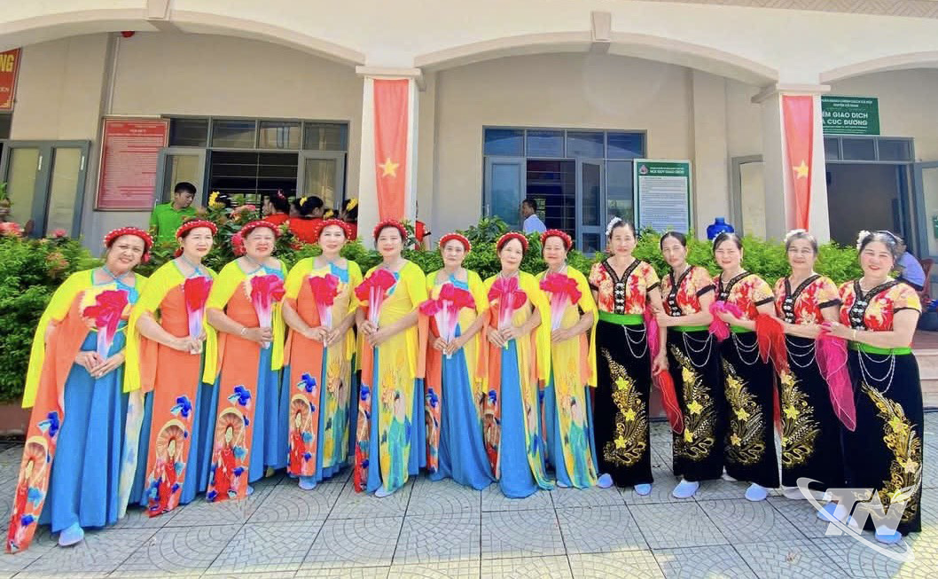 In addition to physical exercise, members participate in cultural activities organized by the hamlet and commune.