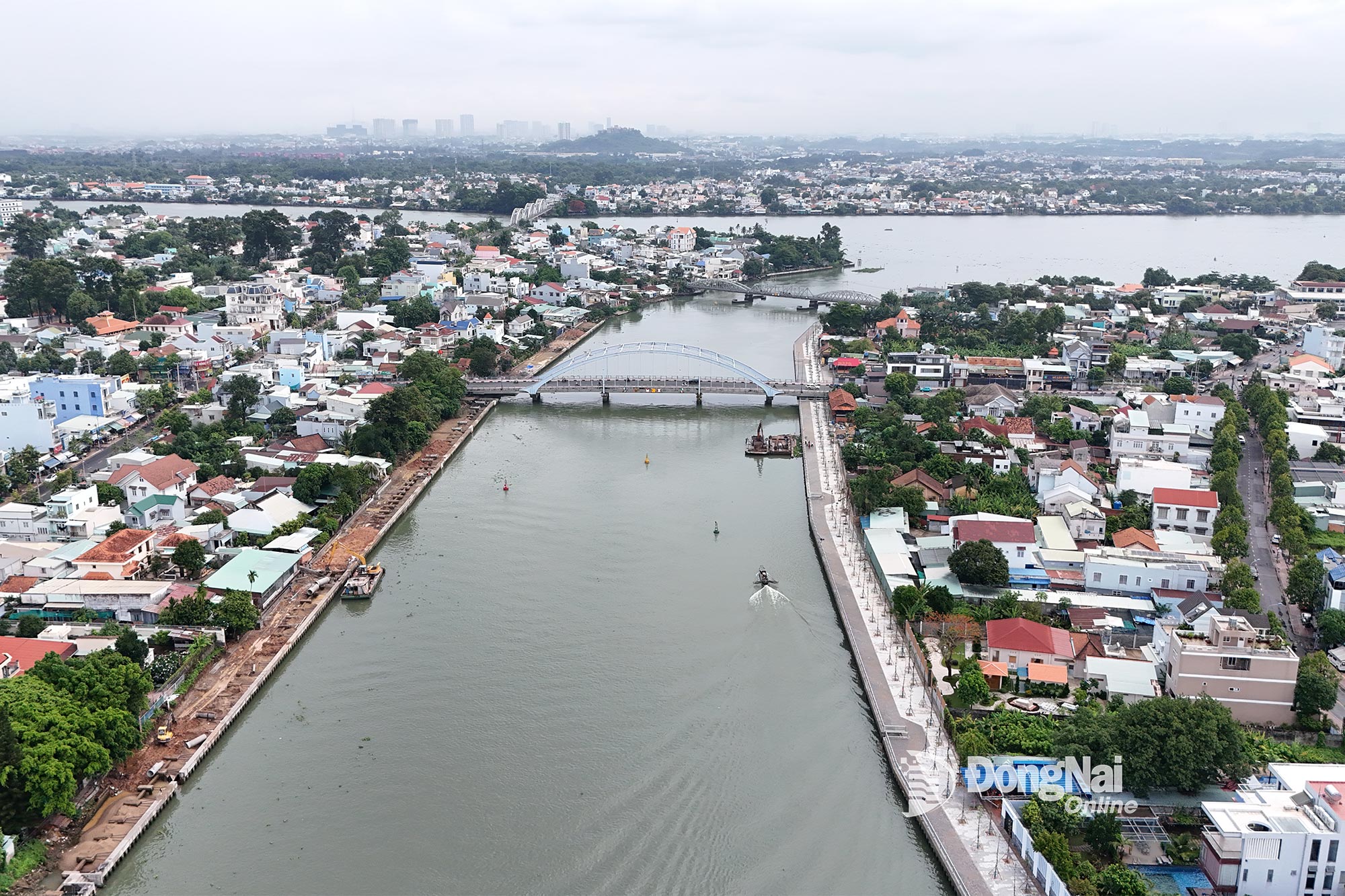 Dong Nai ជំរុញគម្រោងសាងសង់ទំនប់វារីអគ្គិសនី Dong Nai ដើម្បីបង្កើតទីធ្លាទេសភាពទីក្រុង និងការពារការបាក់ច្រាំងទន្លេ។ រូបថត៖ Pham Tung