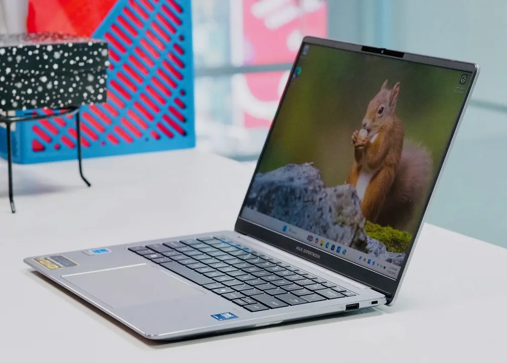 ASUS Expertbook ផ្តល់នូវភាពធន់ក្នុងការរចនាដ៏អស្ចារ្យ