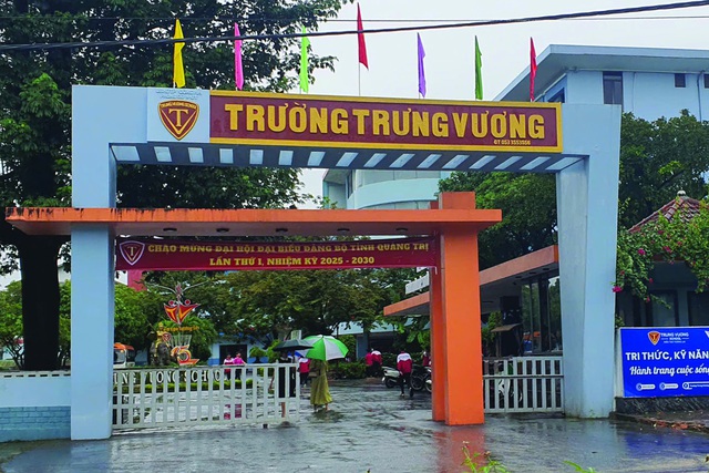 Tỉnh cho nghỉ học tránh bão, một trường ở Quảng Trị vẫn tổ chức dạy học - Ảnh 1.