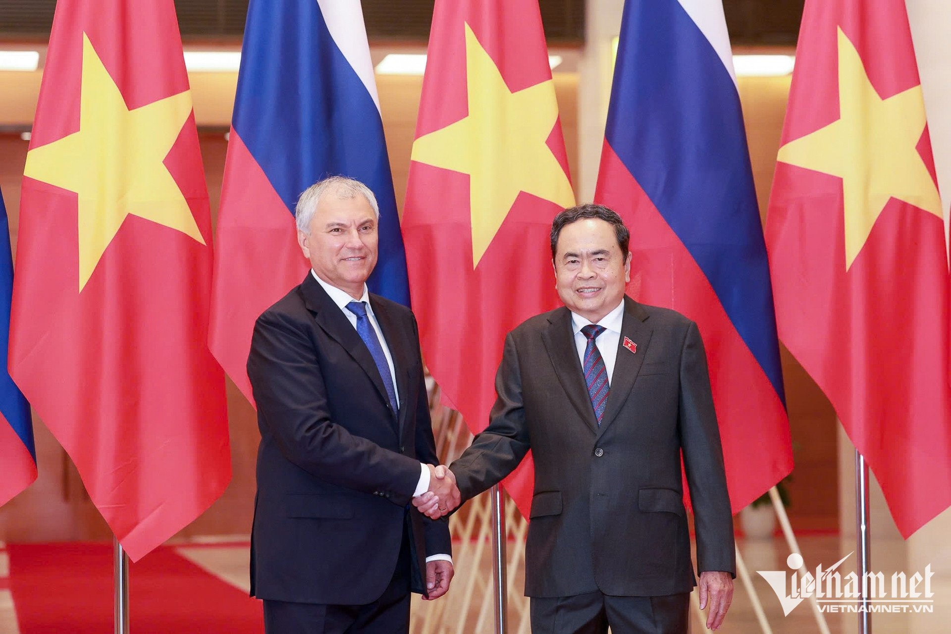 W-Vyacheslav Volodin ។  Tran Thanh Man 3.jpg