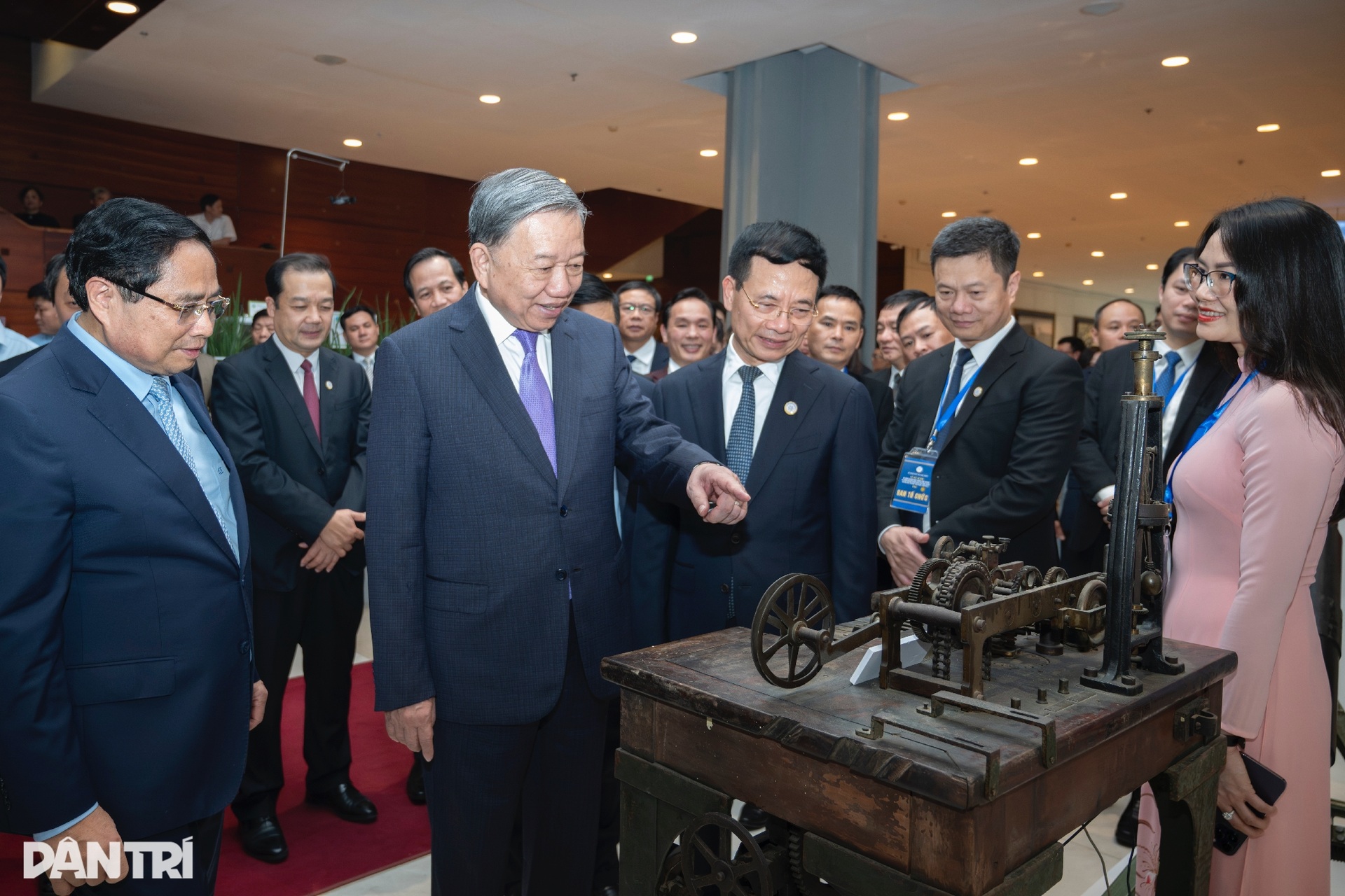 Tổng Bí thư Tô Lâm trải nghiệm robot thông minh - 6