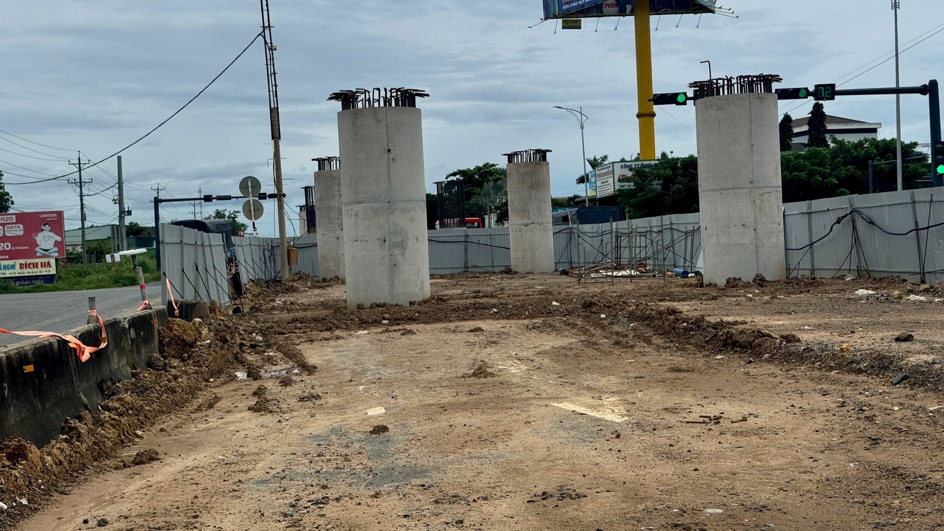 4 main pillars of the overpass have been constructed