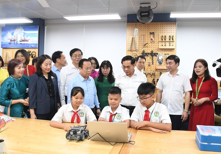 Hà Nội có thêm 2 trường THCS được trang bị phòng học STEM- Ảnh 3.