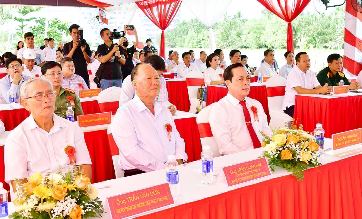 ប្រតិភូចូលរួមពិធី។